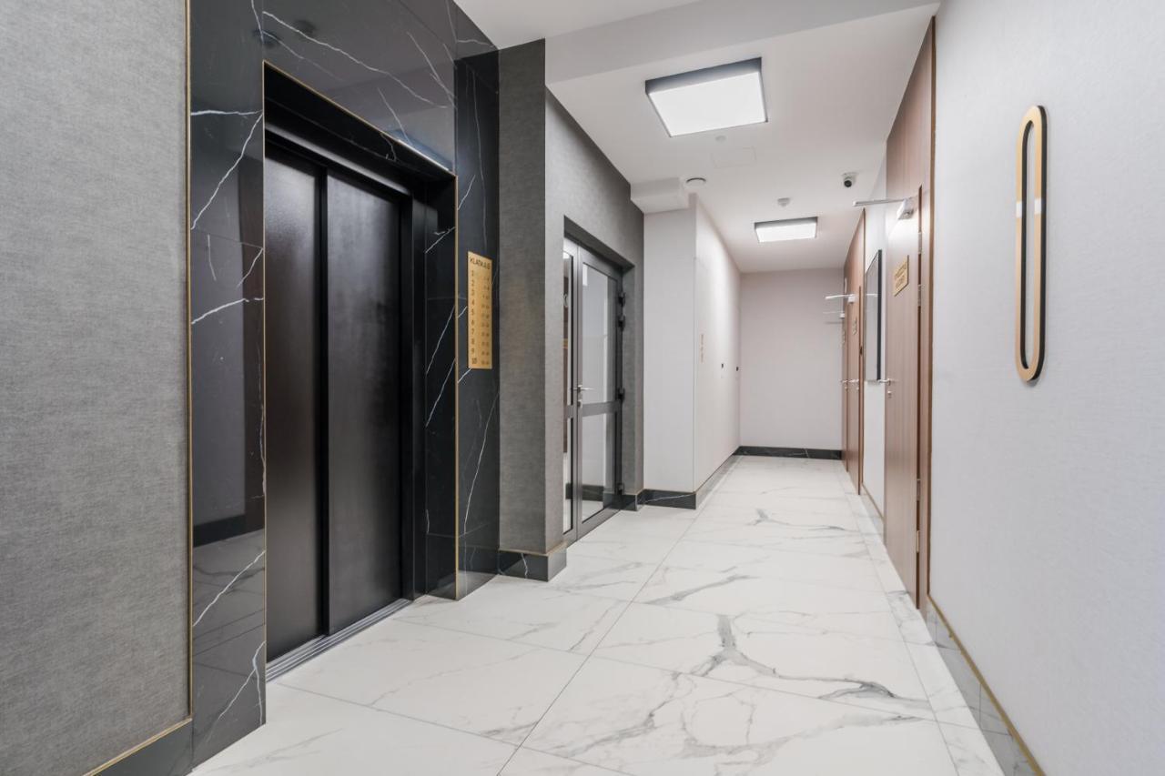 Golden Reagan By Aparo - Nowy Apartament, Winda, Lozeczko Turystyczne, Plaza 500M, Balkon, 2 Sypialnie Oraz Salon, Rowerownia, Biurko — Photos 2
